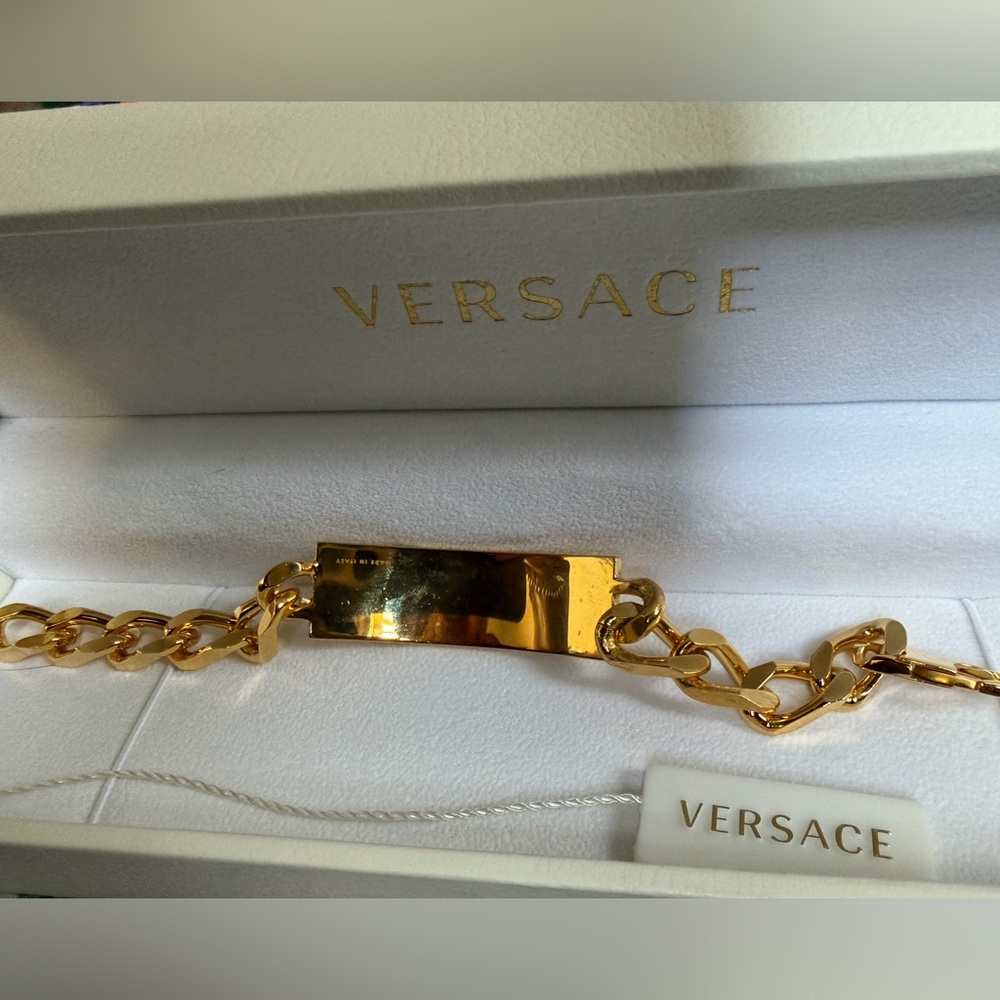 Authentic New in Box Versace Gold Medusa Chain ID Bracelet - Picture 2 of 3